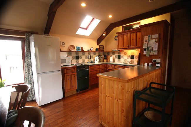 middle-cottage-kitchen-wide.jpg