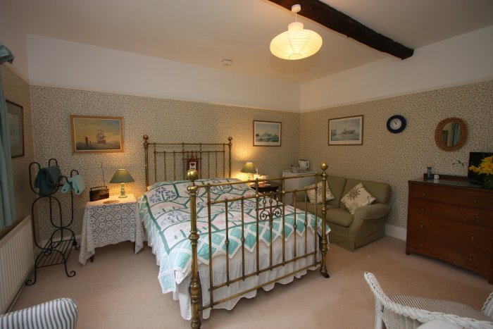 visit-hooks-cottage-brass-bed.jpg