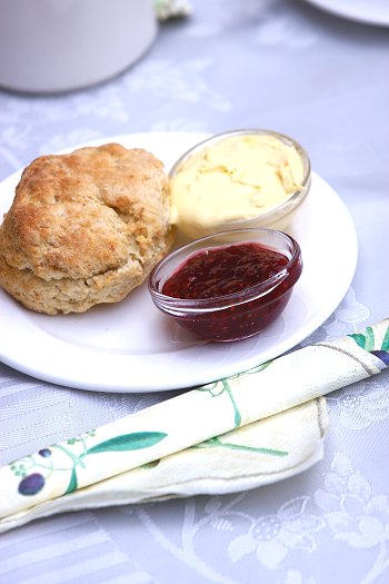 south-heathercombe-cream-tea-ready.jpg