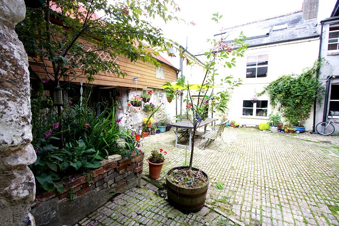 sparrowhawk-courtyard-cobbles.jpg