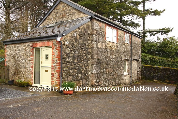 wingstonecottage-visit-exterior.jpg