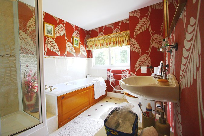 visit-knole-farm-chic-bathroom.jpg