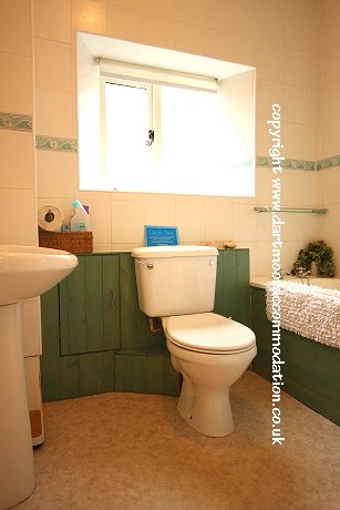 wingstone-cottage-visit-bathroom.jpg