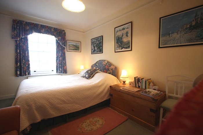 visit-penpark-double-bedroom.jpg