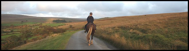 horse_riding_on_the_moor.jpg