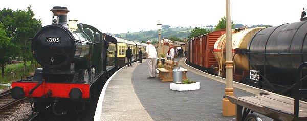 south_devon_railway_totnes.jpg