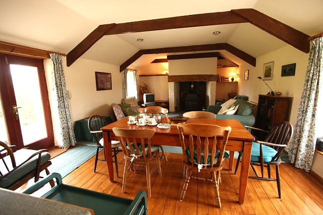 middle-cottage-living-area.jpg