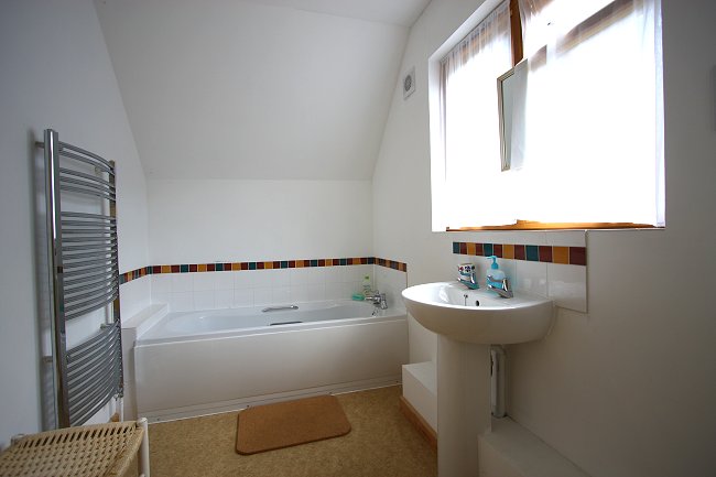 ash-tree-cottage-upstairs-bathroom.jpg