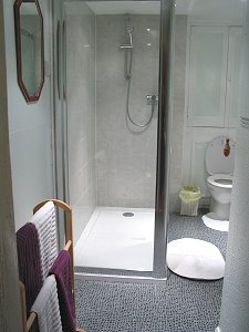 victoria-inn-shower.jpg